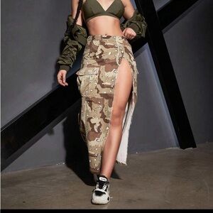Camo Print Flap Pocket Split Thigh Skirt
